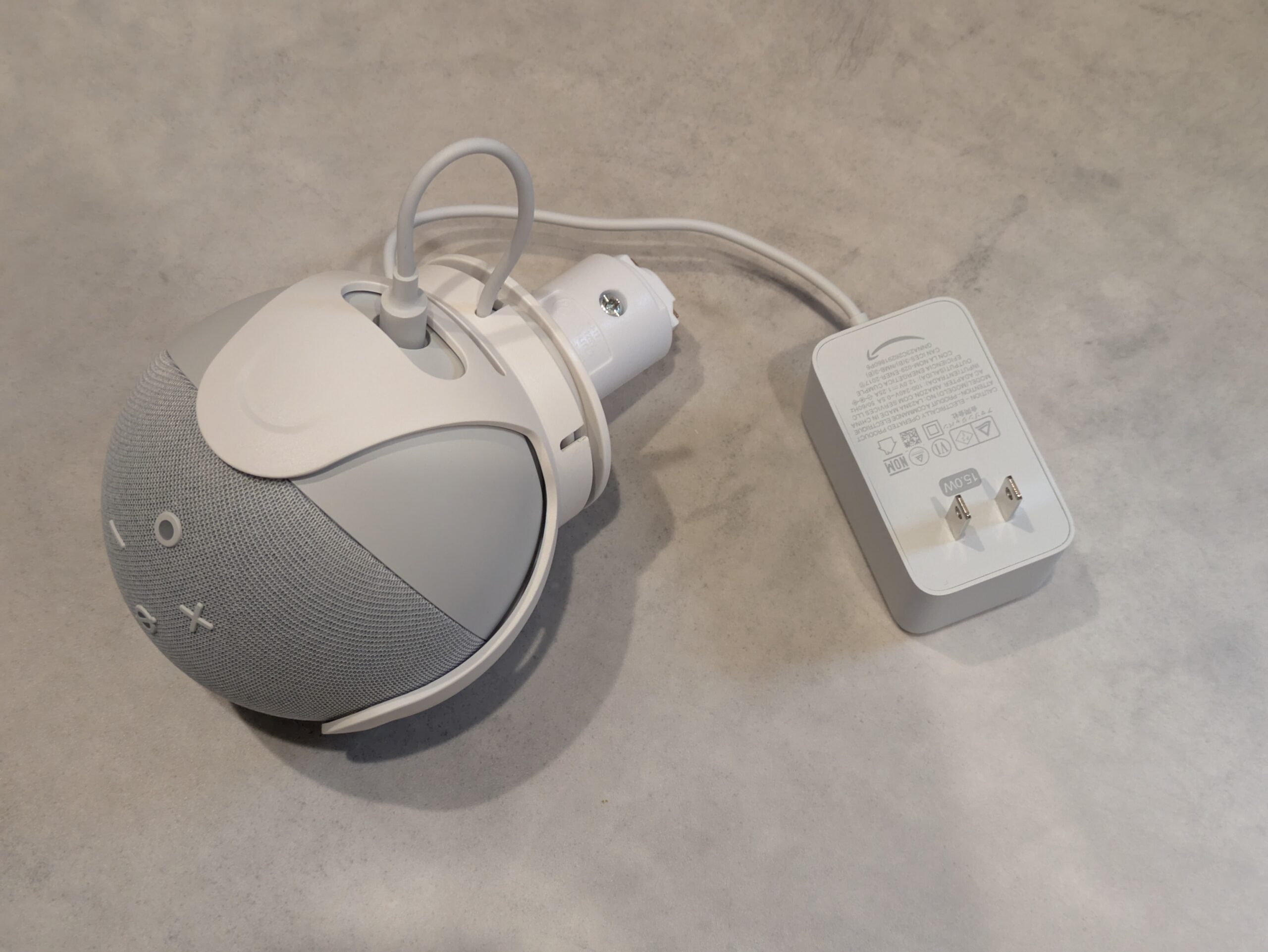 マウントに取り付けたEcho Dot